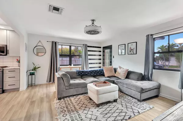 211 Princeton DR, Lake Worth Beach, FL 33460