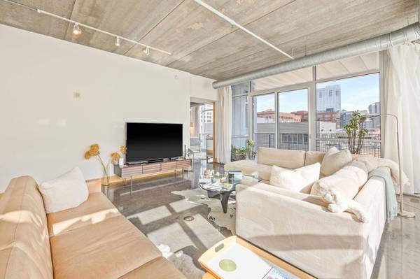 345 6th AVE N #305, Minneapolis, MN 55401