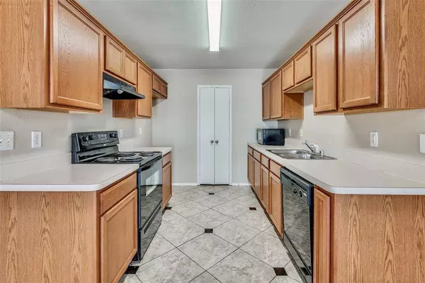 2326 Kingsway Drive, Arlington, TX 76012