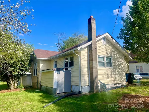 135 14th ST NW, Hickory, NC 28601