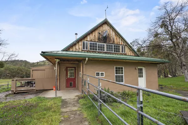 5619 S F Little Butte Creek Rd, Eagle Point, OR 97524