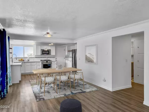 225 Shore DR, Lincoln City, OR 97367