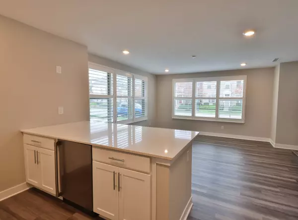 13484 Erlen DR, Fishers, IN 46037