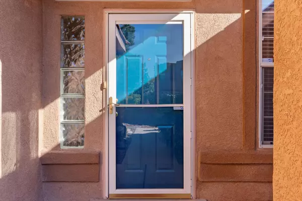 816 Calle Fuerte NE, Albuquerque, NM 87113