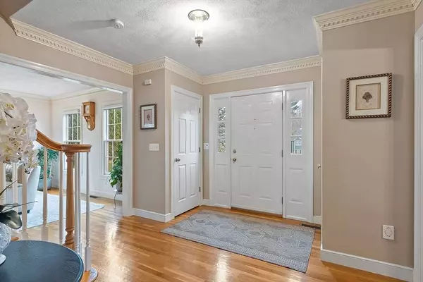 124 Colonial Ave, North Andover, MA 01845