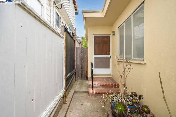 674 Brooklyn Ave, Oakland, CA 94606