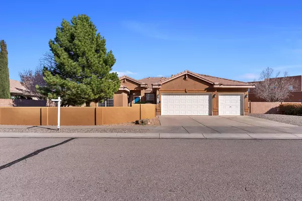 816 Calle Fuerte NE, Albuquerque, NM 87113