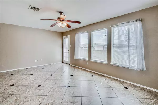 2326 Kingsway Drive, Arlington, TX 76012