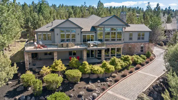 3315 NW Panorama Dr, Bend, OR 97703