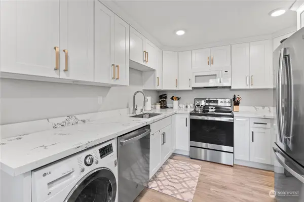 14110 SE 17th PL #D5, Bellevue, WA 98007