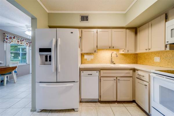 2431 FRANCISCAN DR #11, Clearwater, FL 33763