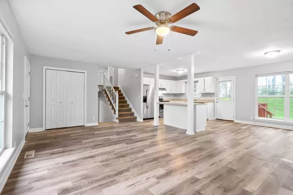 137 Oak Tree Dr, Oak Grove, KY 42262