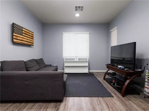 8012 Carr Valley Street, Las Vegas, NV 89131