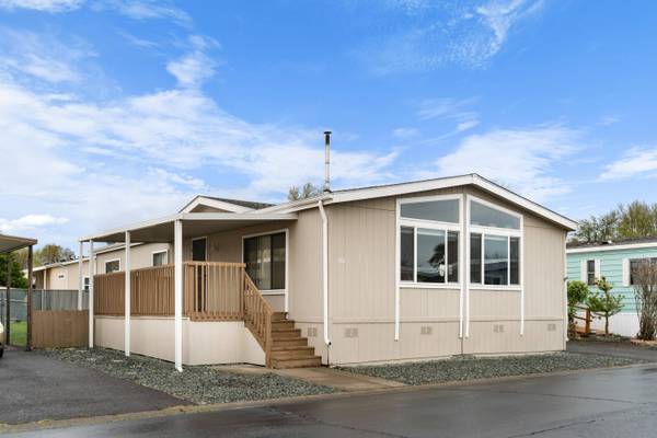 3555 S Pacific Hwy #SPC 188, Medford, OR 97501