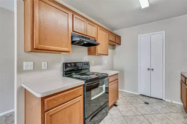 2326 Kingsway Drive, Arlington, TX 76012