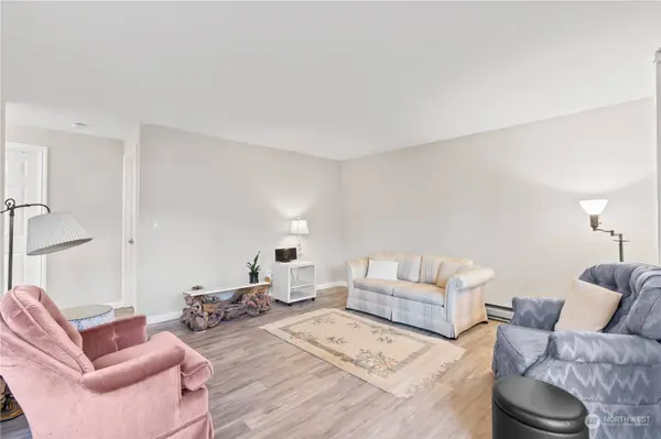 14110 SE 17th PL #D5, Bellevue, WA 98007