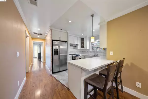 744 S Elmhurst Ave, Oakland, CA 94603