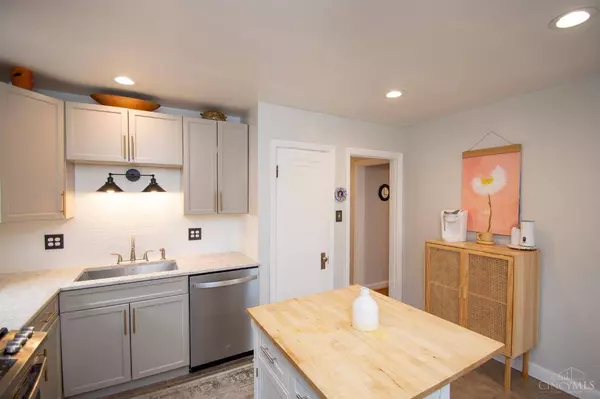 4408 Redmont Ave, Deer Park, OH 45236