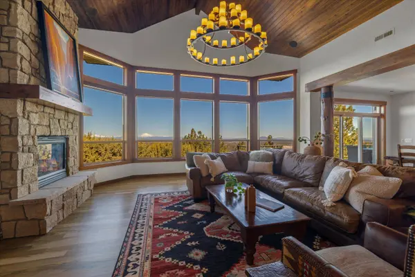 3315 NW Panorama Dr, Bend, OR 97703