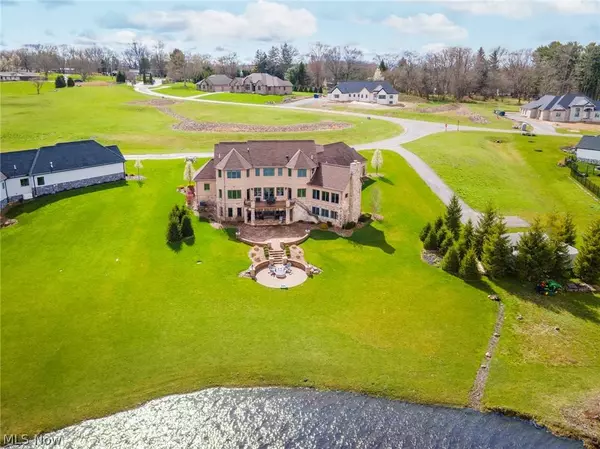 140 Via Napoli ST, North Lima, OH 44452