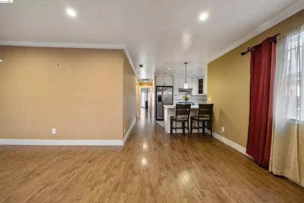 744 S Elmhurst Ave, Oakland, CA 94603