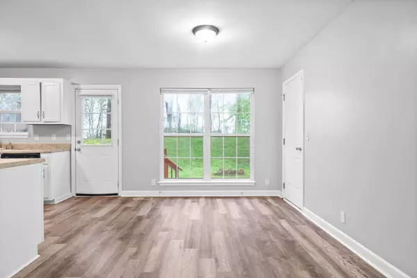 137 Oak Tree Dr, Oak Grove, KY 42262