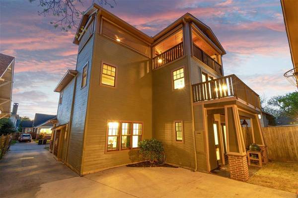 1637 S Adams Street, Fort Worth, TX 76104