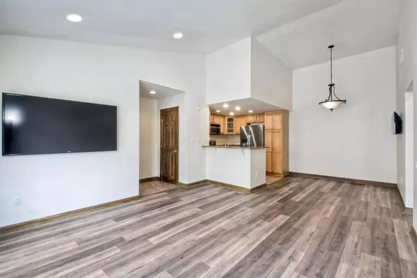 15263 Maturin Dr #9, San Diego, CA 92127