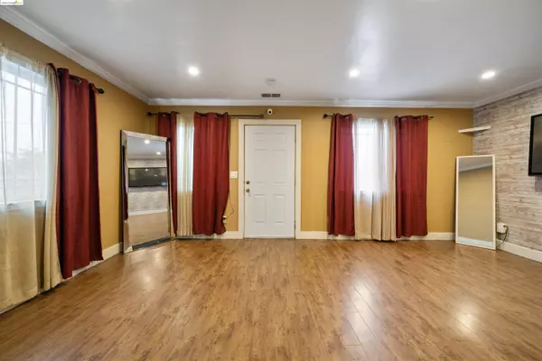 744 S Elmhurst Ave, Oakland, CA 94603