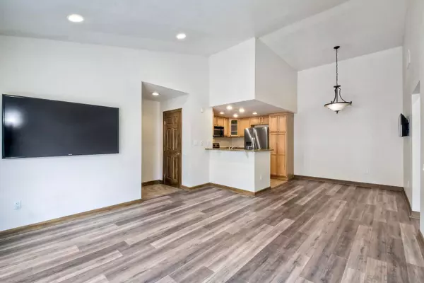 15263 Maturin Dr #9, San Diego, CA 92127