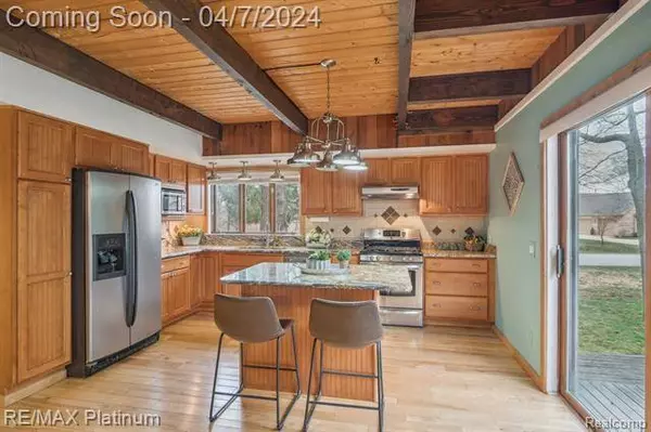 5294 GALLAGHER Boulevard, Whitmore Lake, MI 48189