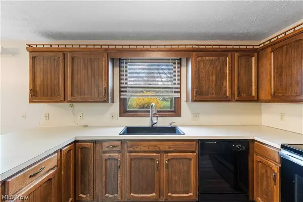 5818 Ballyshannon CIR, Canton, OH 44718