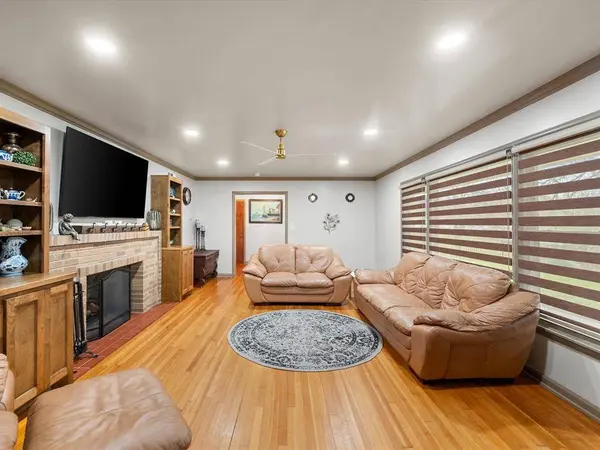 300 W College Avenue, Alvarado, TX 76009