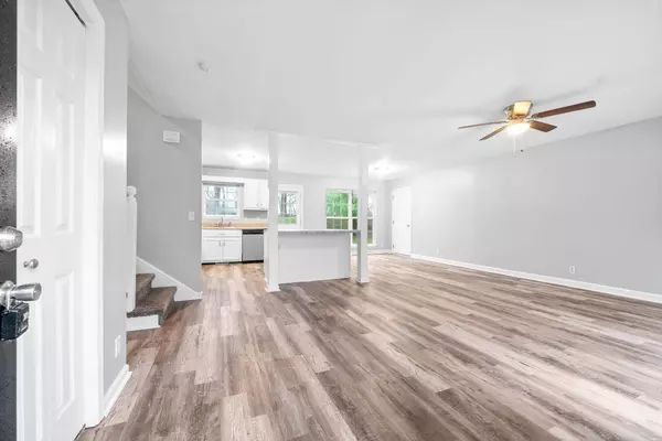 137 Oak Tree Dr, Oak Grove, KY 42262