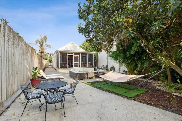 614 DUFOSSAT ST, New Orleans, LA 70115