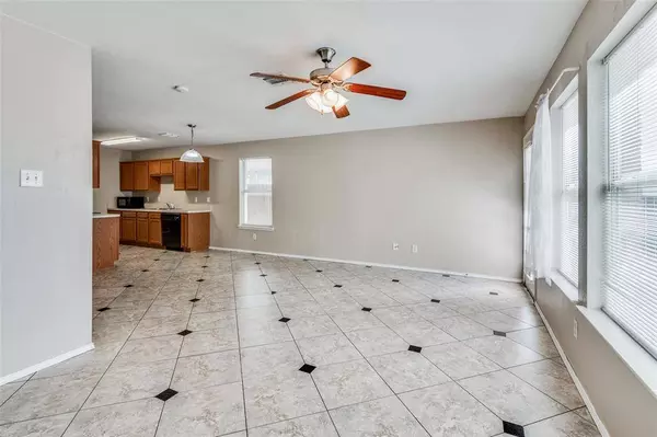 2326 Kingsway Drive, Arlington, TX 76012