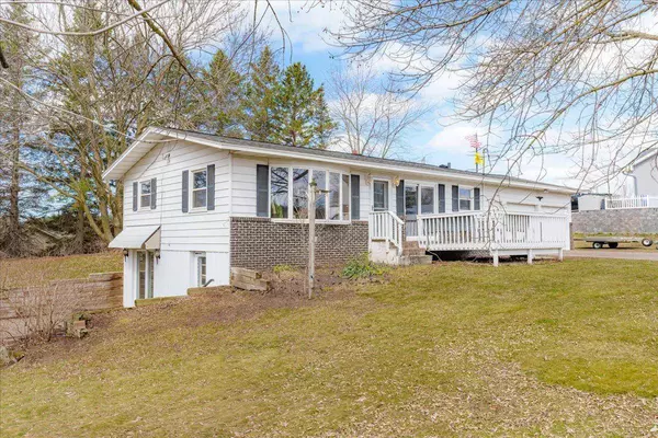 445 Church Hill RD, Somerset, WI 54025