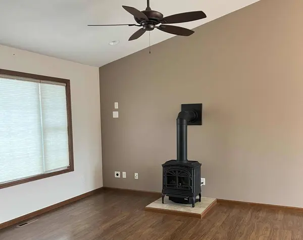 165 Creekside DR, Eagle Lake, MN 56024