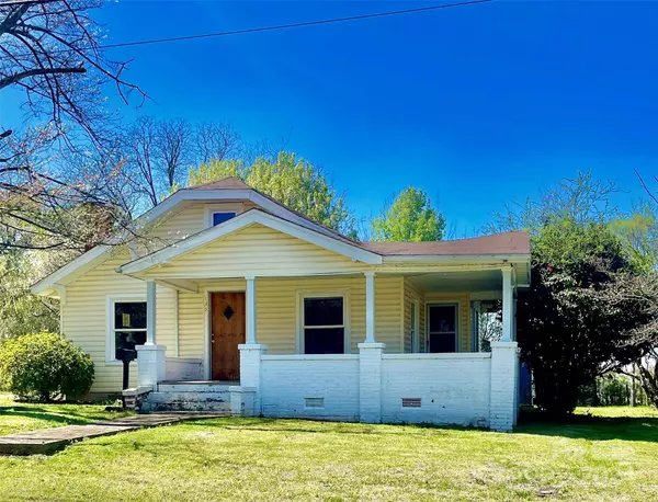 135 14th ST NW, Hickory, NC 28601