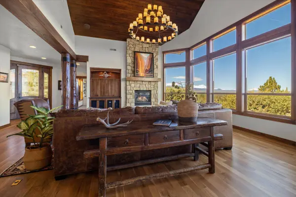 3315 NW Panorama Dr, Bend, OR 97703