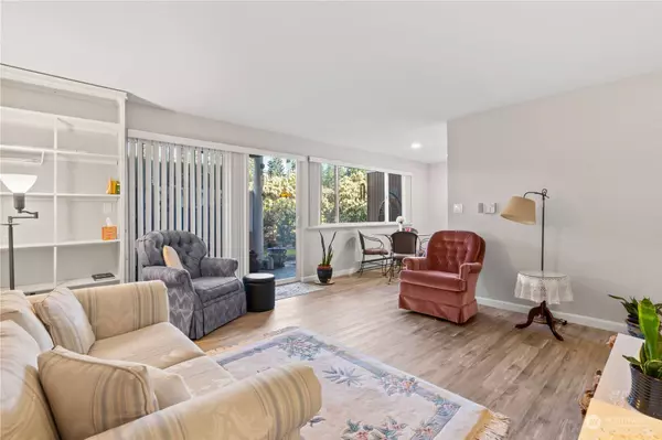 14110 SE 17th PL #D5, Bellevue, WA 98007