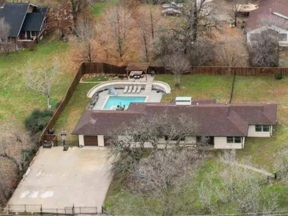 300 W College Avenue, Alvarado, TX 76009