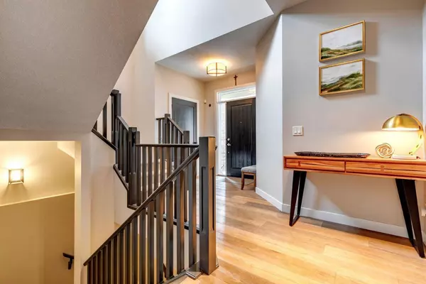 331 Shawnee BLVD SW, Calgary, AB T2Y 0P4