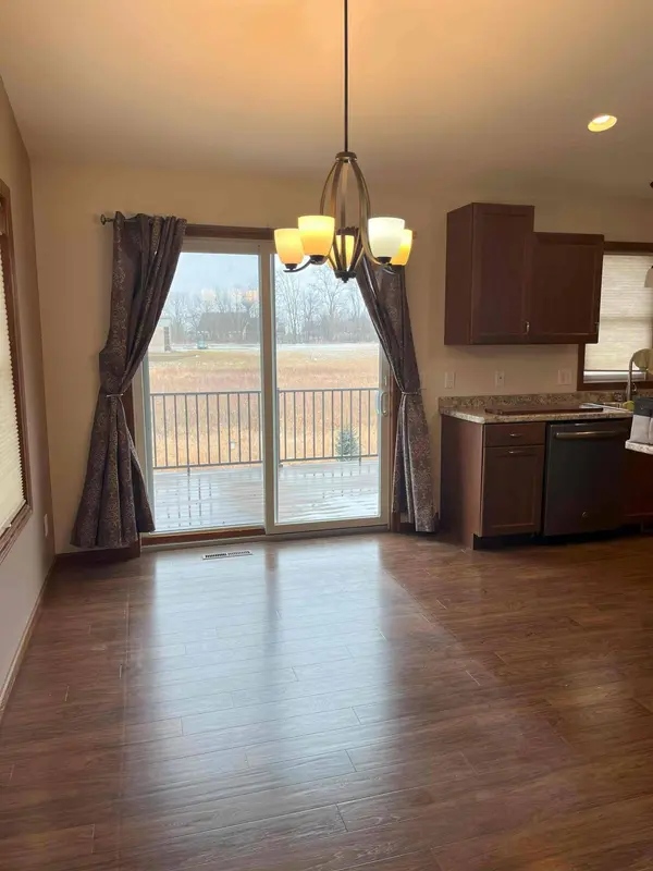 165 Creekside DR, Eagle Lake, MN 56024