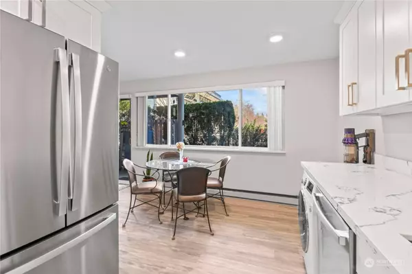 14110 SE 17th PL #D5, Bellevue, WA 98007