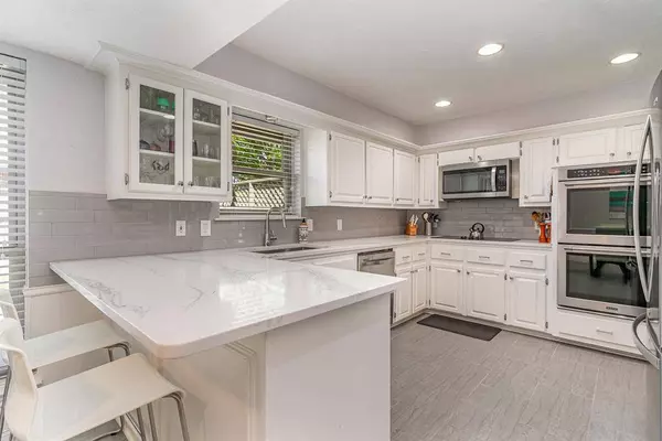 10238 Chimney Hill Lane, Dallas, TX 75243