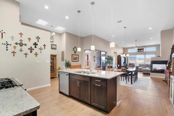61 Wind RD NW, Albuquerque, NM 87120