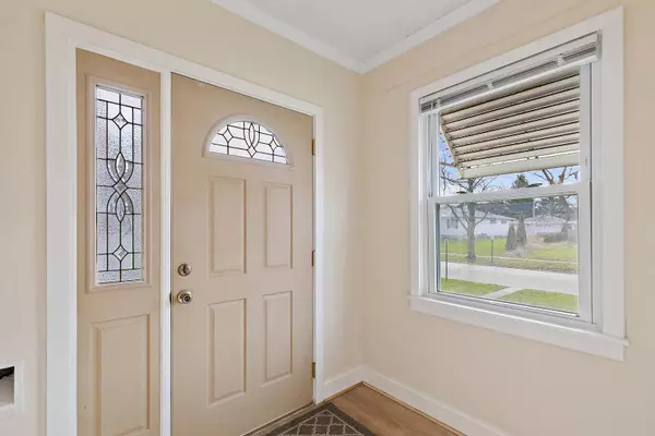 185 Ellsworth ST, Crystal Lake, IL 60014