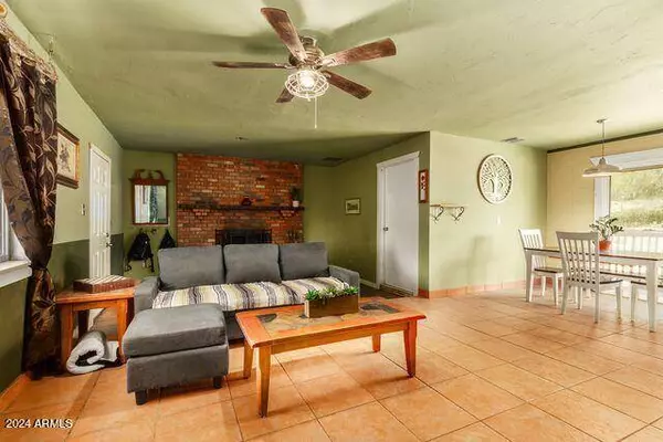 10207 N 16TH Avenue, Phoenix, AZ 85021