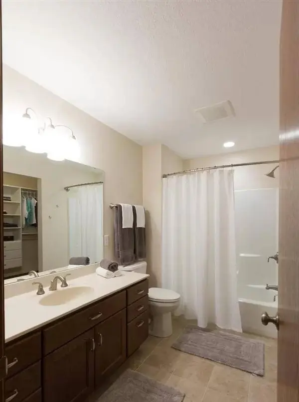 165 Creekside DR, Eagle Lake, MN 56024